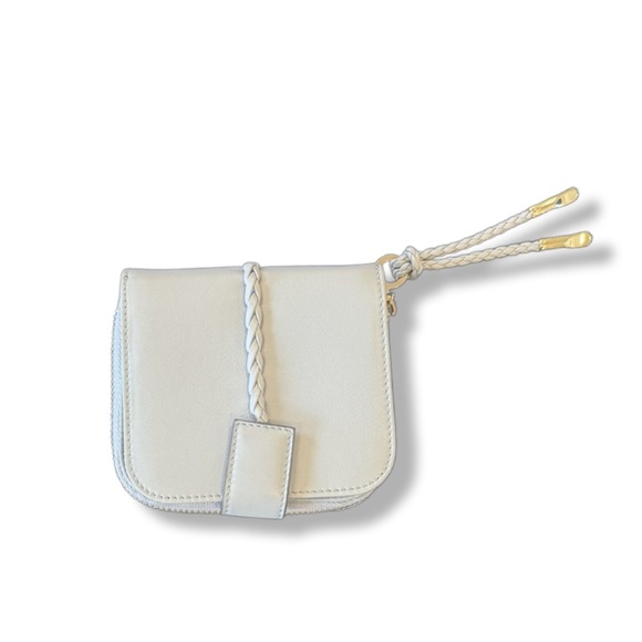 Salvatore Ferragamo White Leather Compact Wallet - Picture 5 of 10